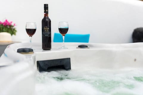 Luxury Vacation Villa Irene with private juccuzi Apartment in Perissa