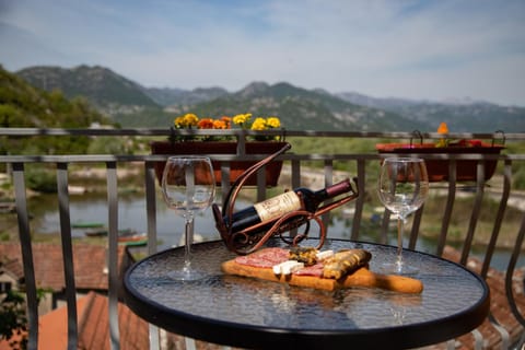 Spring, View (from property/room), Balcony/Terrace, Lake view