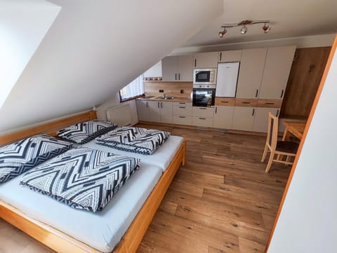 Bed, Kitchen or kitchenette, pet friendly, stove