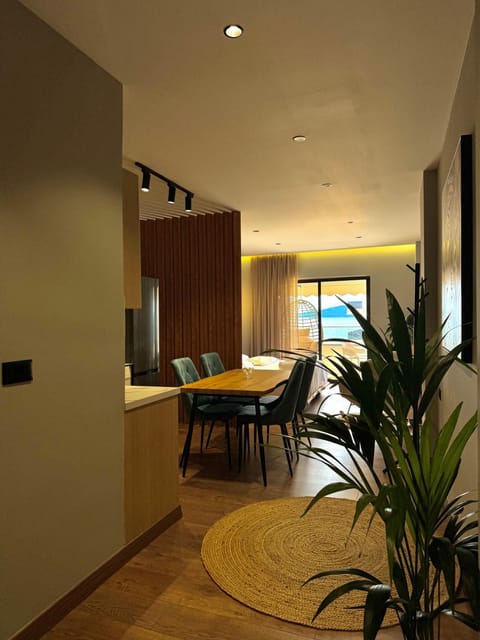 Seating area, Dining area