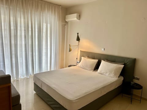 Bed, air conditioner