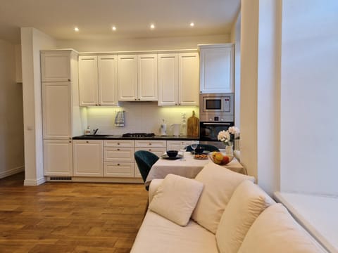 Kitchen or kitchenette, Living room, Seating area, Dining area, dishwasher, minibar, pet friendly, stove
