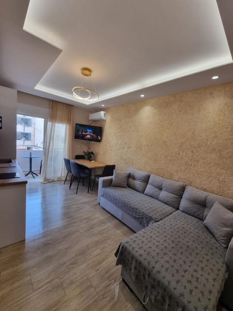 TV and multimedia, Kitchen or kitchenette, Living room, Seating area