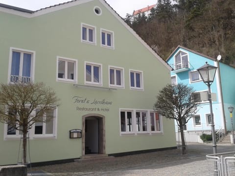 Facade/entrance