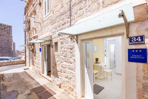 Property building, Facade/entrance