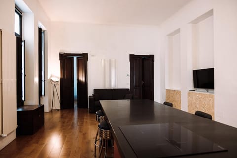 TV and multimedia, Living room, Seating area, Dining area