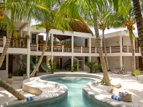 Property building, Patio, Day, Natural landscape, Garden, Garden view, Pool view, Swimming pool, sunbed