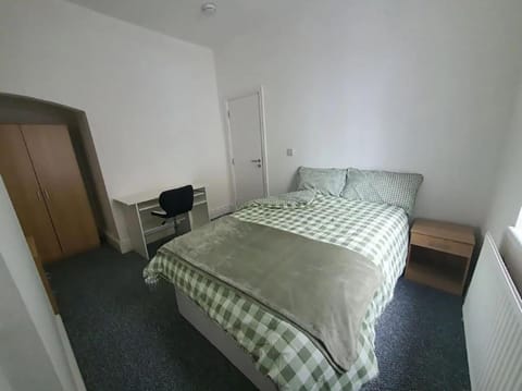 Double Bed L1 Burnley City Centre Vacation rental in Burnley