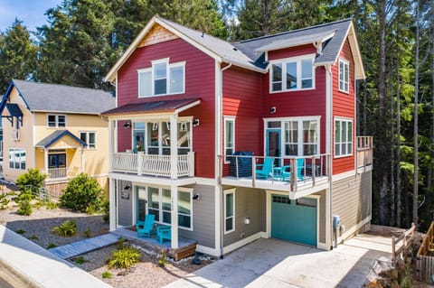 Woods and Waves House in Lincoln City