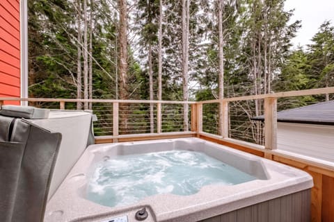 Woods and Waves House in Lincoln City