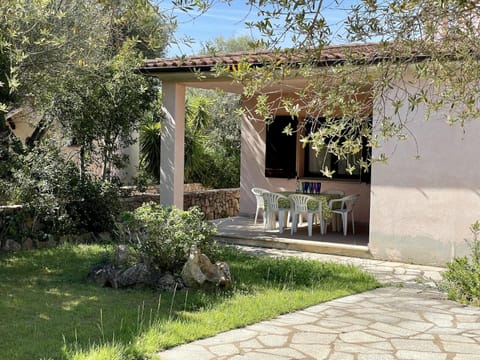 Property building, Patio, Day, Garden, Garden, Balcony/Terrace, Garden view