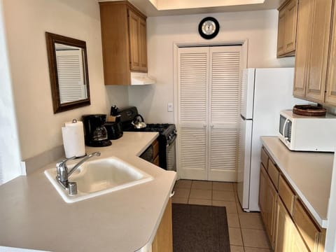 Oceanfront 2BR Condo, Private Beach & Patio, Rare Find Apartment in Carlsbad