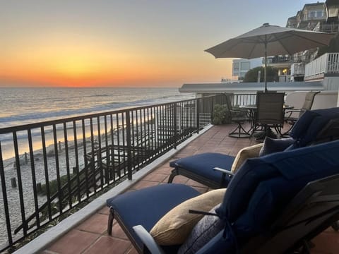 Oceanfront 2BR Condo, Private Beach & Patio, Rare Find Apartment in Carlsbad