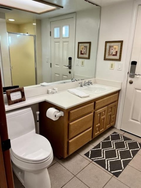 Oceanfront 2BR Condo, Private Beach & Patio, Rare Find Apartment in Carlsbad