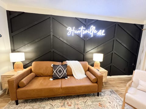 The Cozy Bohemian in Mid-City! Apartment in Huntsville