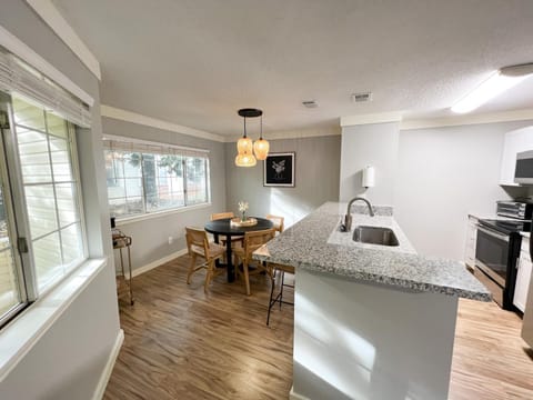 The Cozy Bohemian in Mid-City! Apartment in Huntsville