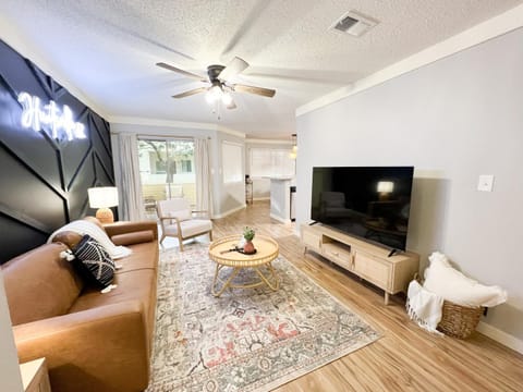 The Cozy Bohemian in Mid-City! Apartment in Huntsville