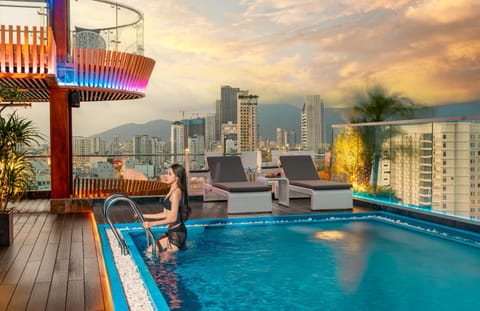 Property building, Balcony/Terrace, Swimming pool