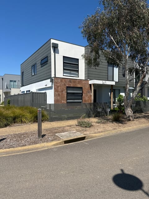 Property building, Street view