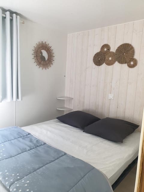 Camping Domaine des Iscles Campground/ 
RV Resort in La Roque-d'Anthéron