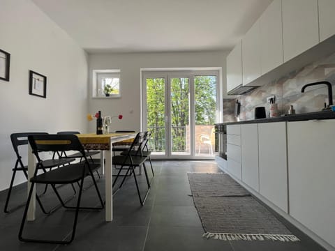 Dining area, kitchen