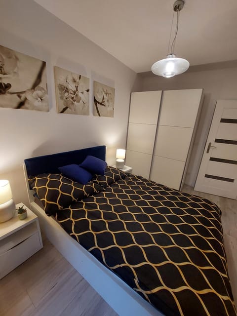 Bed, Bedroom, wardrobe