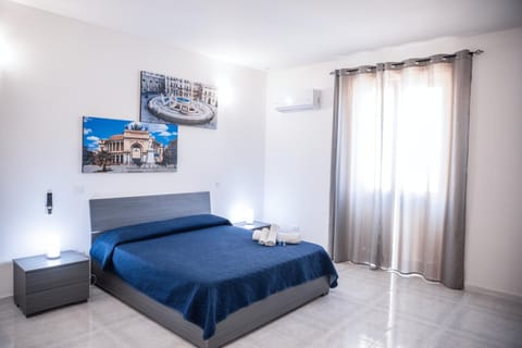Bed, Bedroom, air conditioner