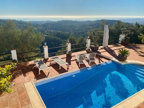 Natural landscape, View (from property/room), Balcony/Terrace, Mountain view, Pool view, Swimming pool