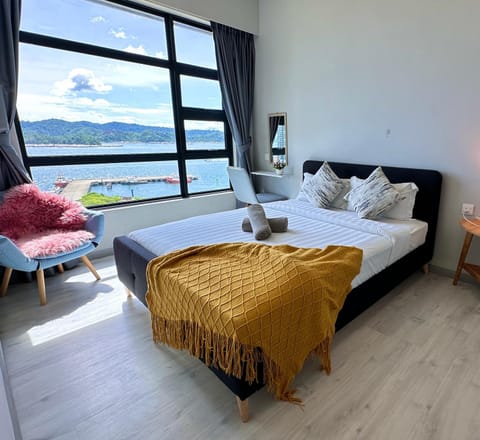 Bed, Natural landscape, Photo of the whole room, Seating area, Bedroom, Sea view, towels