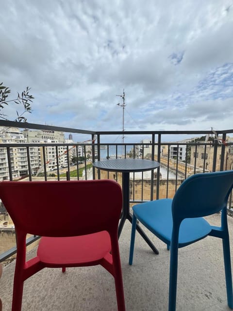 3 Bedrm Apt Seaview Balluta Bay (10) Apartment in Sliema
