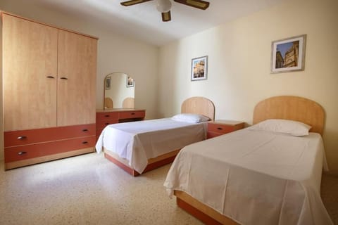 2 Bedrm Apt Seaview Balluta Bay (9) Apartment in Sliema