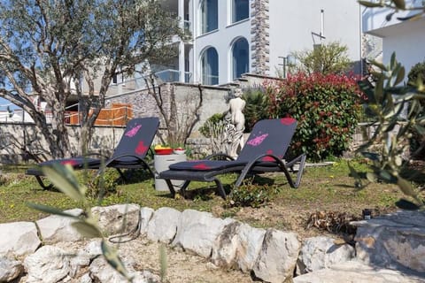 Natural landscape, Garden view, sunbed