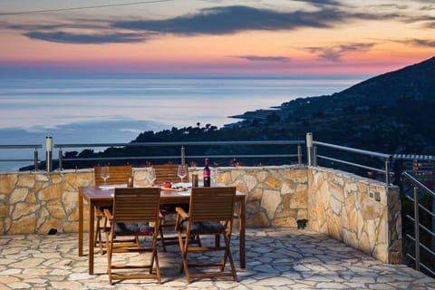 Natural landscape, View (from property/room), Balcony/Terrace, Balcony/Terrace, Seating area, Sea view