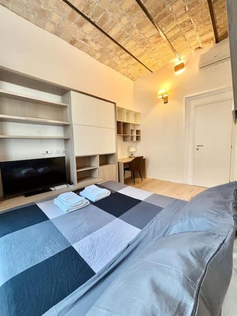 Bed, Photo of the whole room, Bedroom, wardrobe