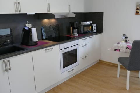 Coffee/tea facilities, Kitchen or kitchenette, dishwasher, minibar, stove, toaster