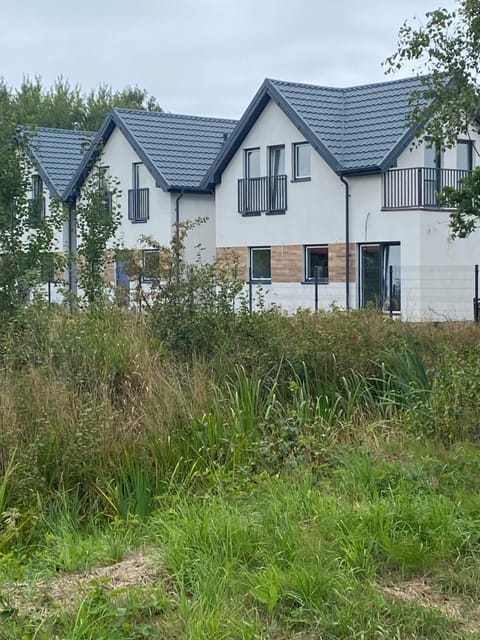 Property building, Spring, Day, Natural landscape, Garden, Garden view