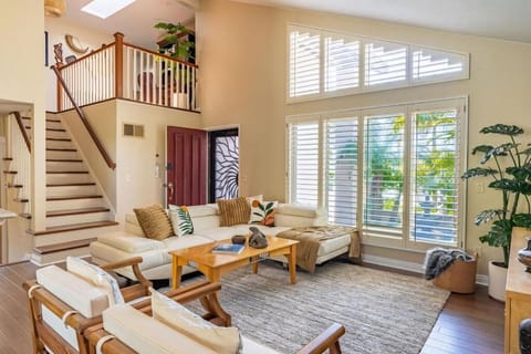 Resort style back yard heated pool and spa House in Encinitas