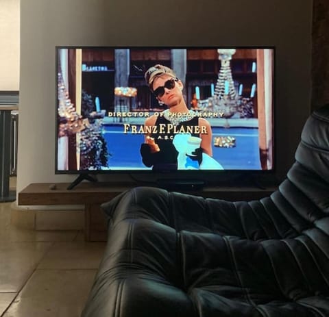 Communal lounge/ TV room, TV and multimedia, Living room, Seating area, Evening entertainment