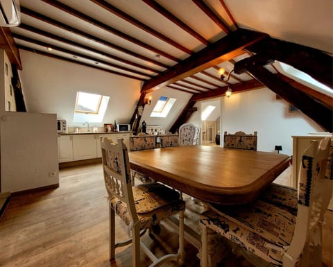 Kitchen or kitchenette, Seating area, Dining area, kitchen