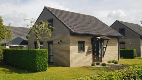 Property building, Spring, Day, Garden, Garden view