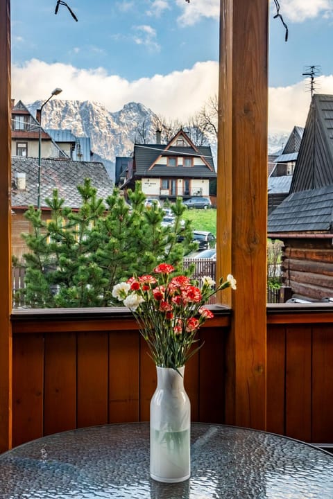 Balcony/Terrace, Mountain view