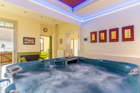 Hot Tub, Hot Tub