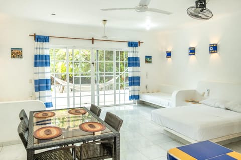 Bed, Living room, Photo of the whole room, Dining area, Bedroom, fireplace, air conditioner