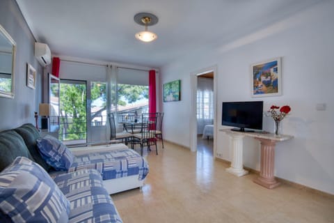 Communal lounge/ TV room, Living room