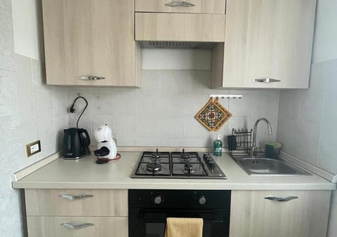 Coffee/tea facilities, Kitchen or kitchenette, pet friendly, stove