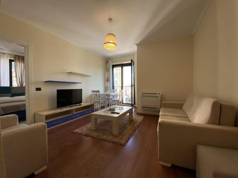 TV and multimedia, Living room, Evening entertainment
