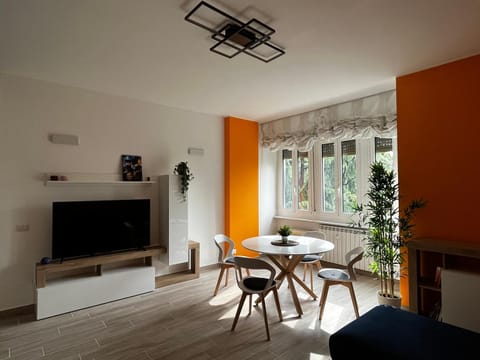 Communal lounge/ TV room, TV and multimedia, Living room, Seating area, Evening entertainment