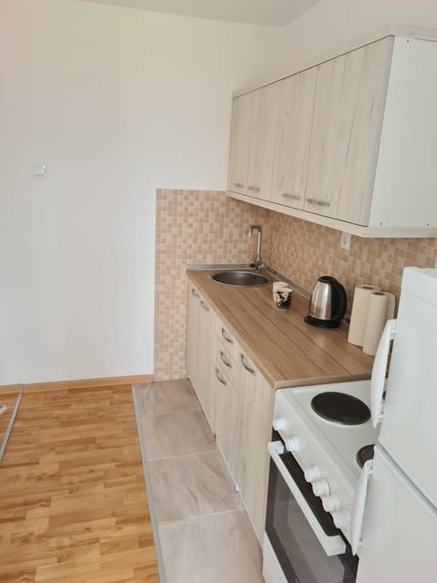 Coffee/tea facilities, pet friendly, stove