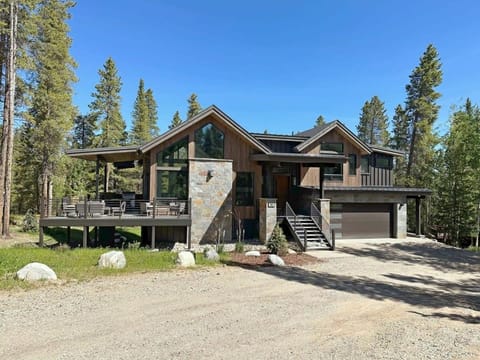 5BR Luxury Escape, Hot Tub, View And Shuttle House in Breckenridge