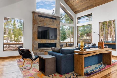 5BR Luxury Escape, Hot Tub, View And Shuttle House in Breckenridge